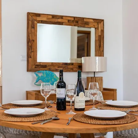 West Wood Holiday Apartment, C6 - Flic En Flac With Pool At A Quiet Location, Beautifully Decorated And Close To The Beach